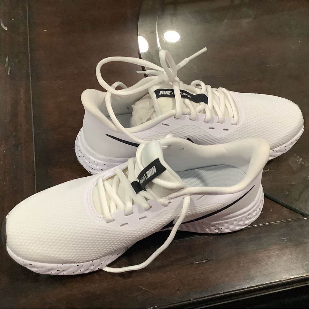 Women Nike Revolution Sneaker Size 8